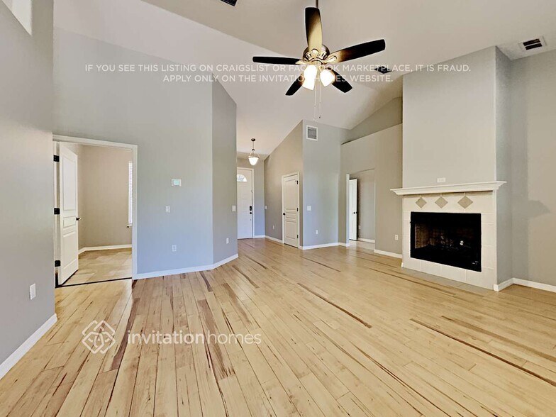 Building Photo - 2890 Alameda Del Norte