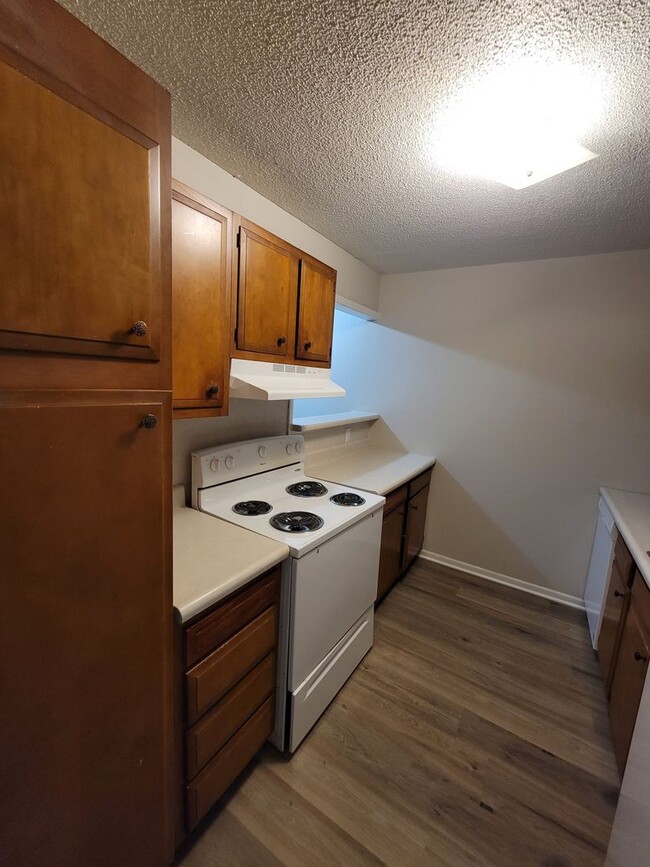 Building Photo - Newly Renovated 2B/2B Apartment Available ...