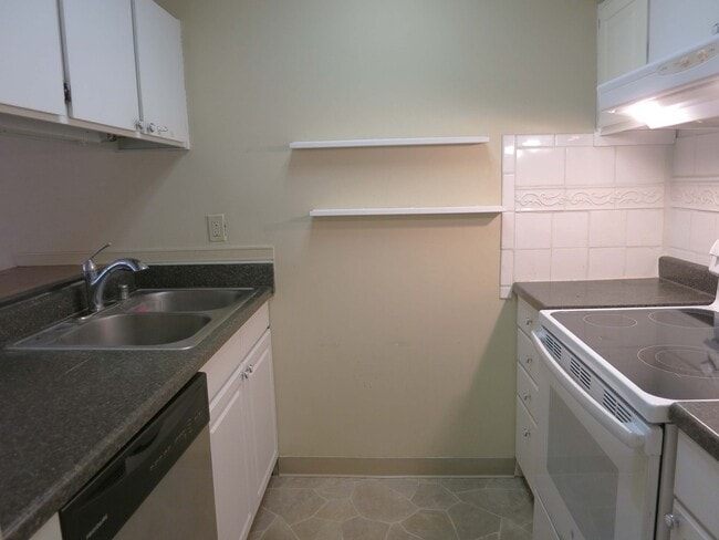 Building Photo - 1 bedroom 1 bath condo in heart of Silicon...