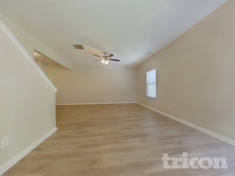 Building Photo - 1042 Sutherland Dr