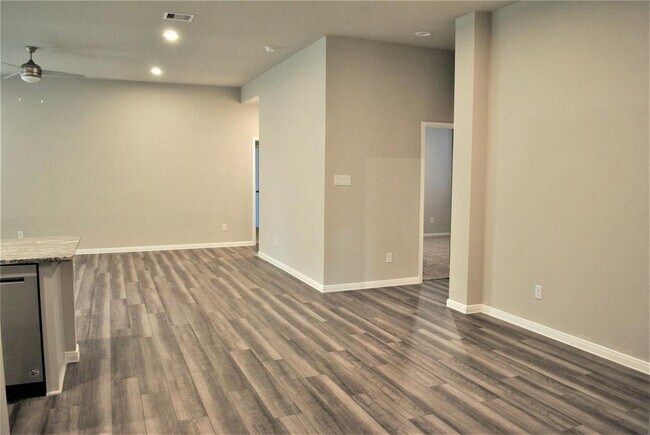 Building Photo - 14131 Lake Lodge Dr