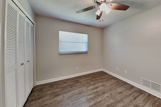 Building Photo - 1016 Manchester Cir