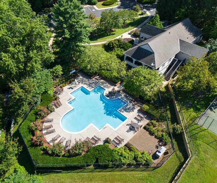 Building Photo - Calvert's Walk