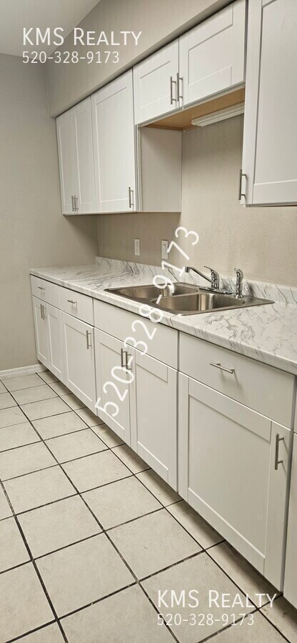 Building Photo - 1577 W Aztec Ct