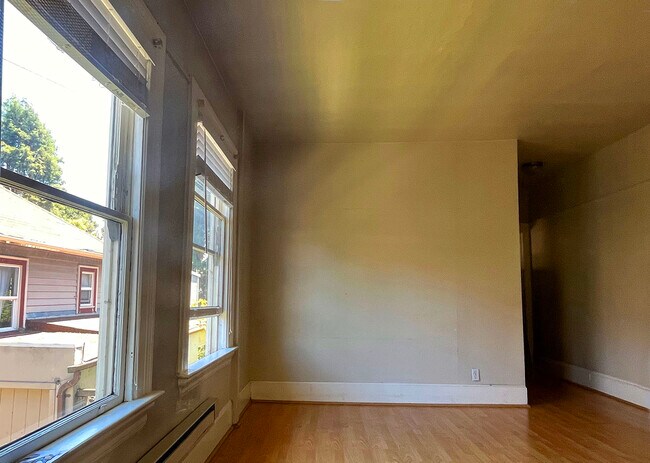 Building Photo - 825 57th St