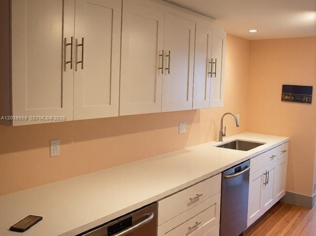 Building Photo - 2800 S University Dr