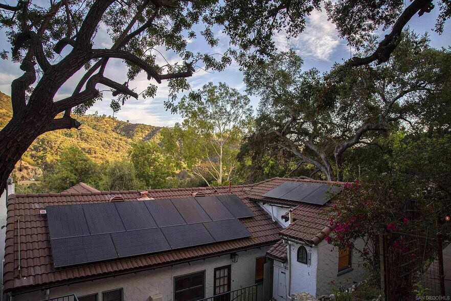 Building Photo - 2925 Graceland Way