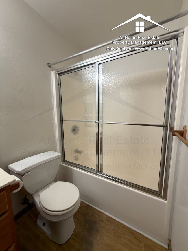 Building Photo - Sabre Circle 497–499 Duplex