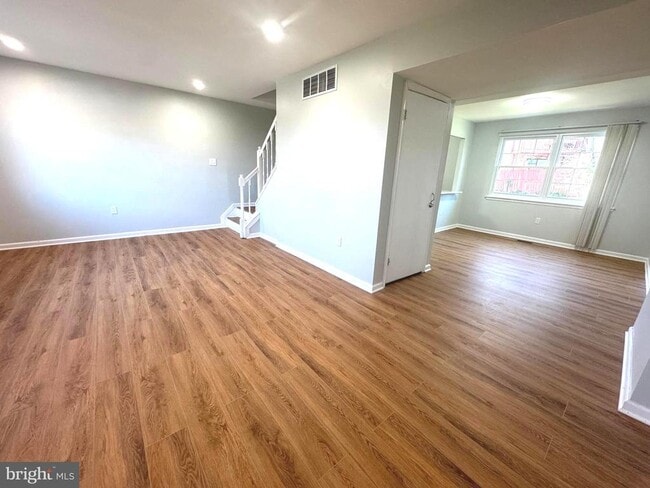 Building Photo - 4826 Grand Bend Dr