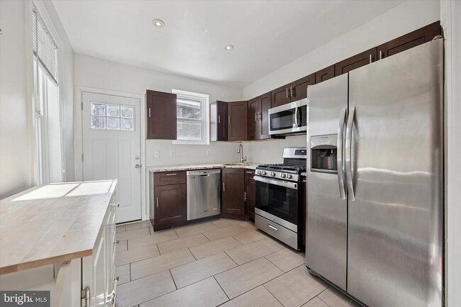 Building Photo - Modern 3-Bedroom Rowhome with Backyard Pat...
