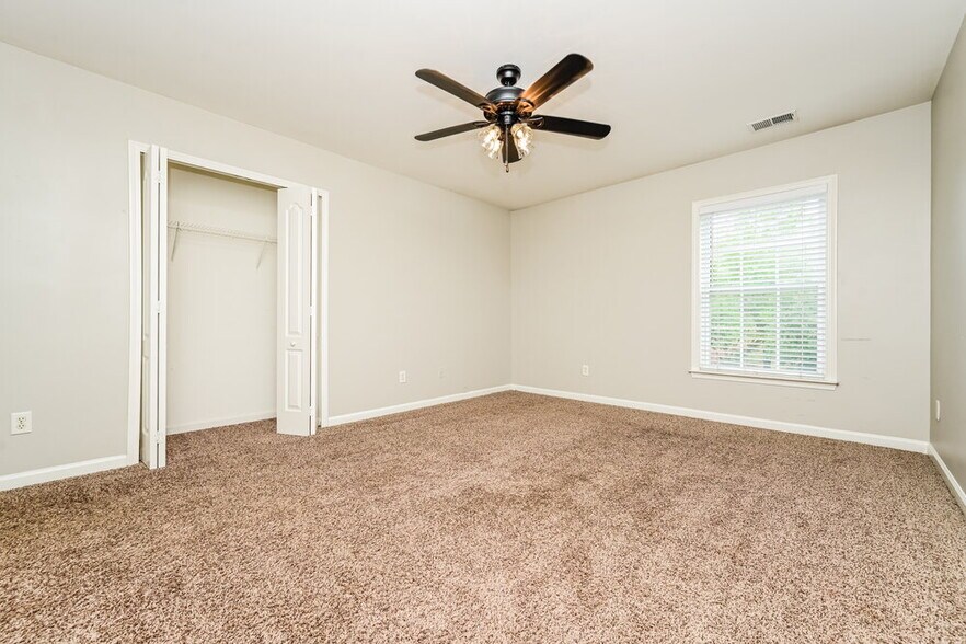 Building Photo - 2420 McIntosh Dr