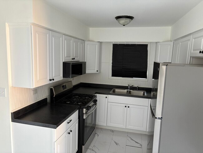 Building Photo - 10601 Major Ave