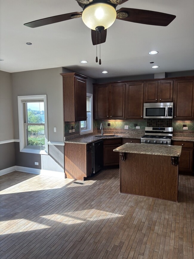 Building Photo - 40 Mischa Ct