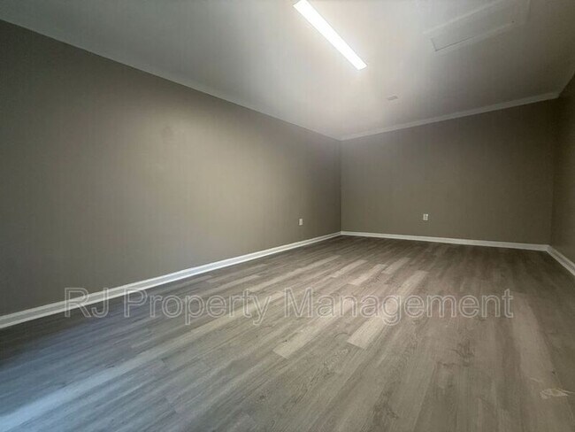 Building Photo - 3981 Maynard Dr