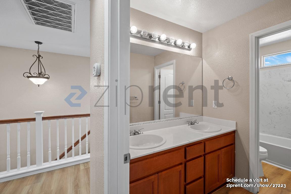 Building Photo - 8106 Westport Cir