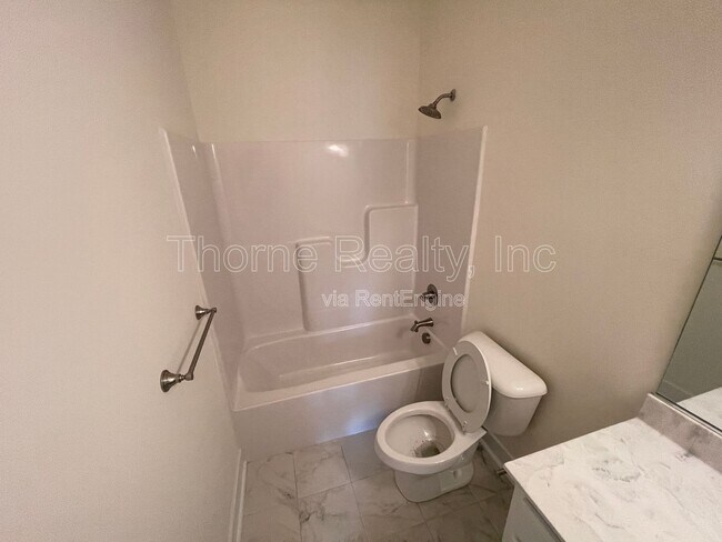 Building Photo - 61 B P Ln