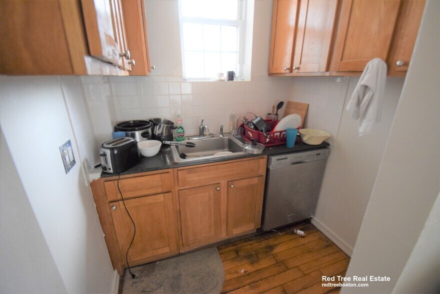 Building Photo - 16 Copenger St