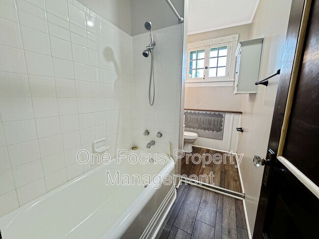 Building Photo - 37 Bennett Street 2E