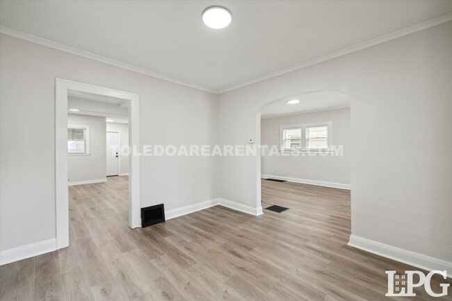 Building Photo - 3606 Revere Dr