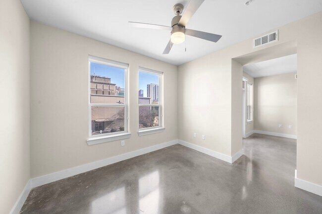 Building Photo - 1825 N San Jacinto Street Unit 641