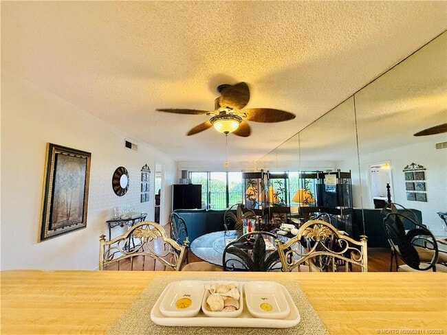 Building Photo - 9400 S Ocean Dr