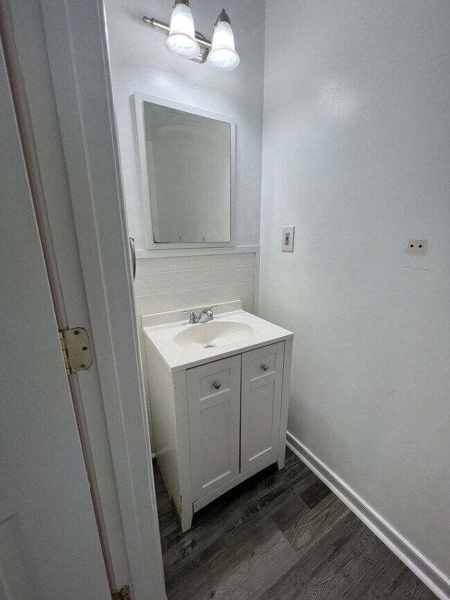 Building Photo - Adorable 3bdrm/1.5bth Cape-Cod  Located in Richmond's Southside!!  **NEWLY RENOVATED**