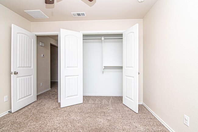 Building Photo - 719 Bronco Ct