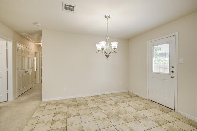 Building Photo - 2111 Denridge Dr