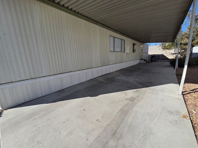 Building Photo - 3601 E Wyoming Ave