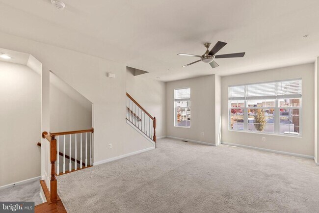 Building Photo - 5345 Tweeddale Pl