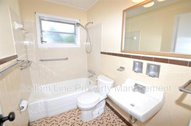 Building Photo - 4120 Leeds Dr