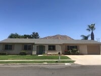 Building Photo - Cozy Grand Terrace Home