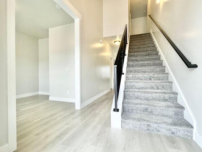 Building Photo - 1572 N 3950 W