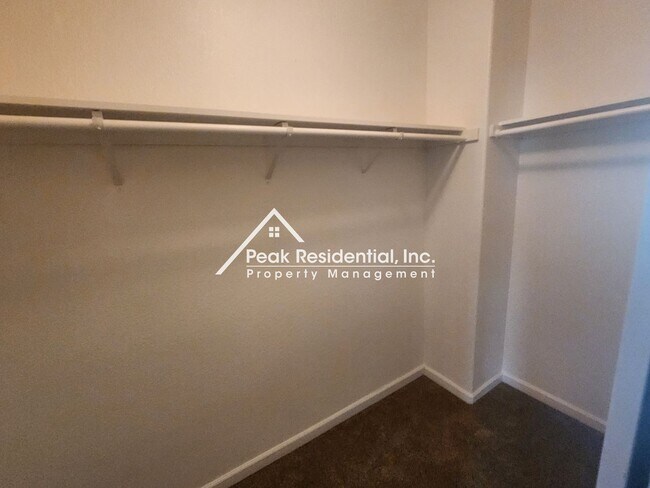 Building Photo - Spacious Stockton 5bd/3ba back up to Elkhorn Golf Club