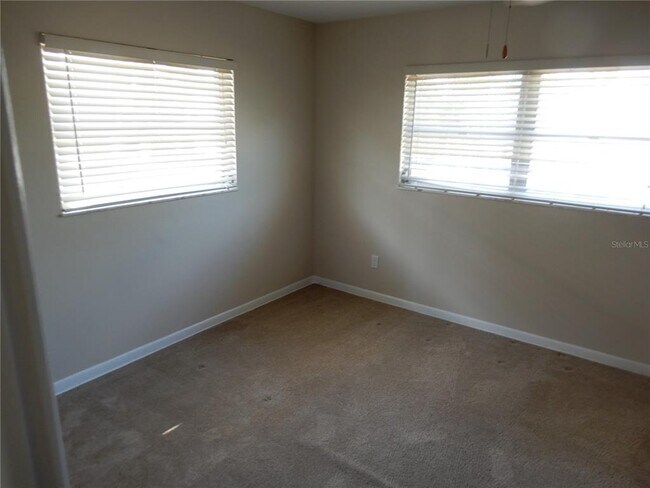 Building Photo - 337 1st St W