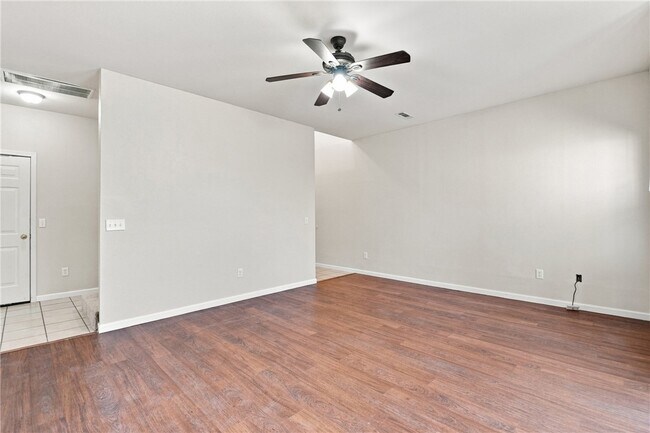 Building Photo - 3207 SW Deerfield Blvd