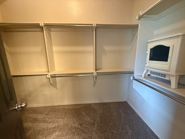 Building Photo - 19132 Cottonwood Ct