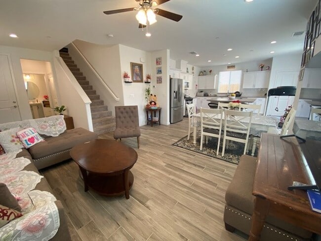 Building Photo - $2,350 Bullard & Leonard, Descanso Ave, Cl...