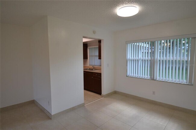 Building Photo - 2357 White Oak Cir