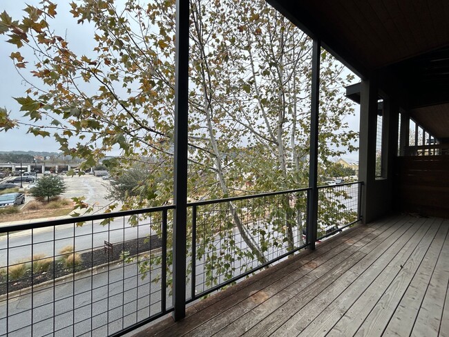 Building Photo - Town Creek CONDO! Large Balcony / Fridge, Washer, Dryer Included / Garage / NBISD