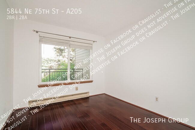 Building Photo - 5844 NE 75th St
