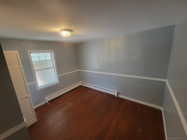 Building Photo - 129 Wall St
