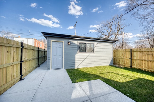 Building Photo - 6639 S Langley Ave
