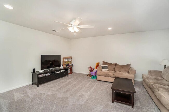 Building Photo - Beautiful 5-Bedroom Home in Brixworth Neig...