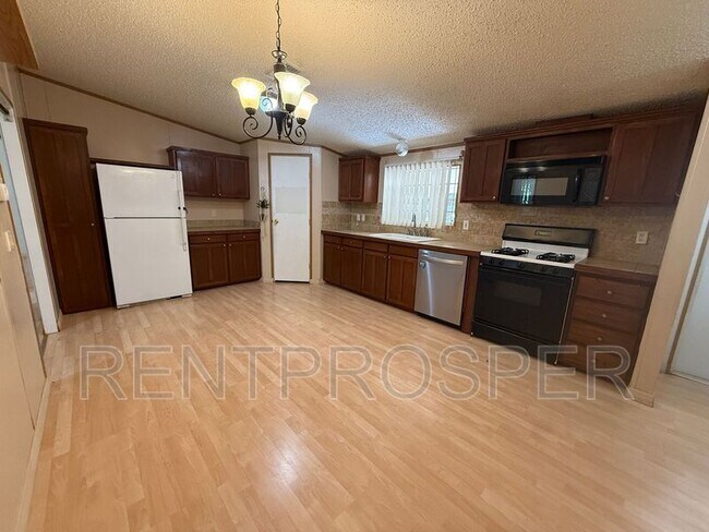 Building Photo - 18240 Lynbrook Rd