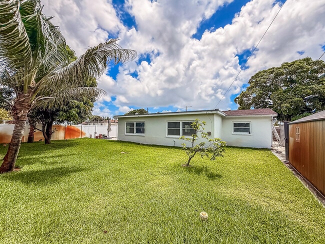 Building Photo - 1200 NW 76th Ave