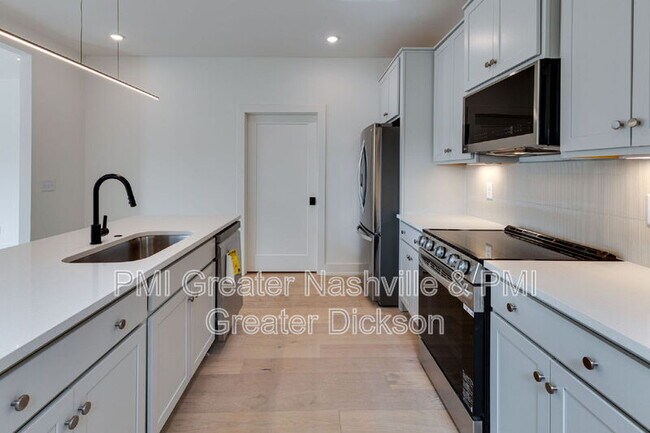 Building Photo - 539 Midnight Way