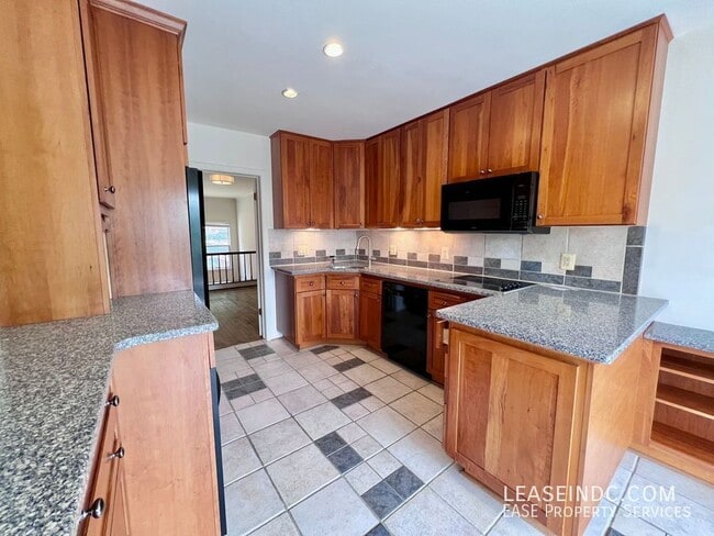 Building Photo - 1445 Hampton Hill Cir