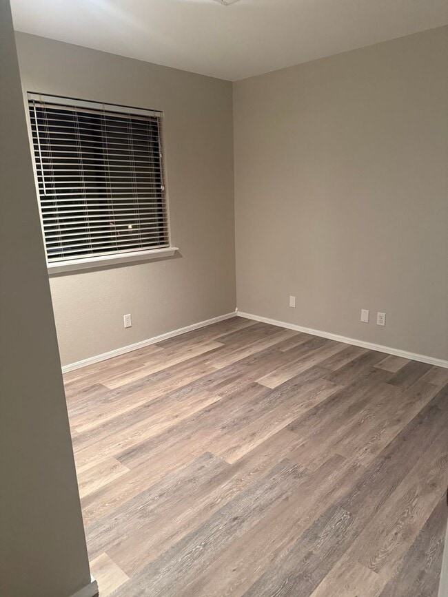 Building Photo - Condominium