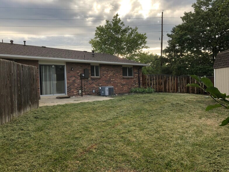 Building Photo - 828 Ulysses St